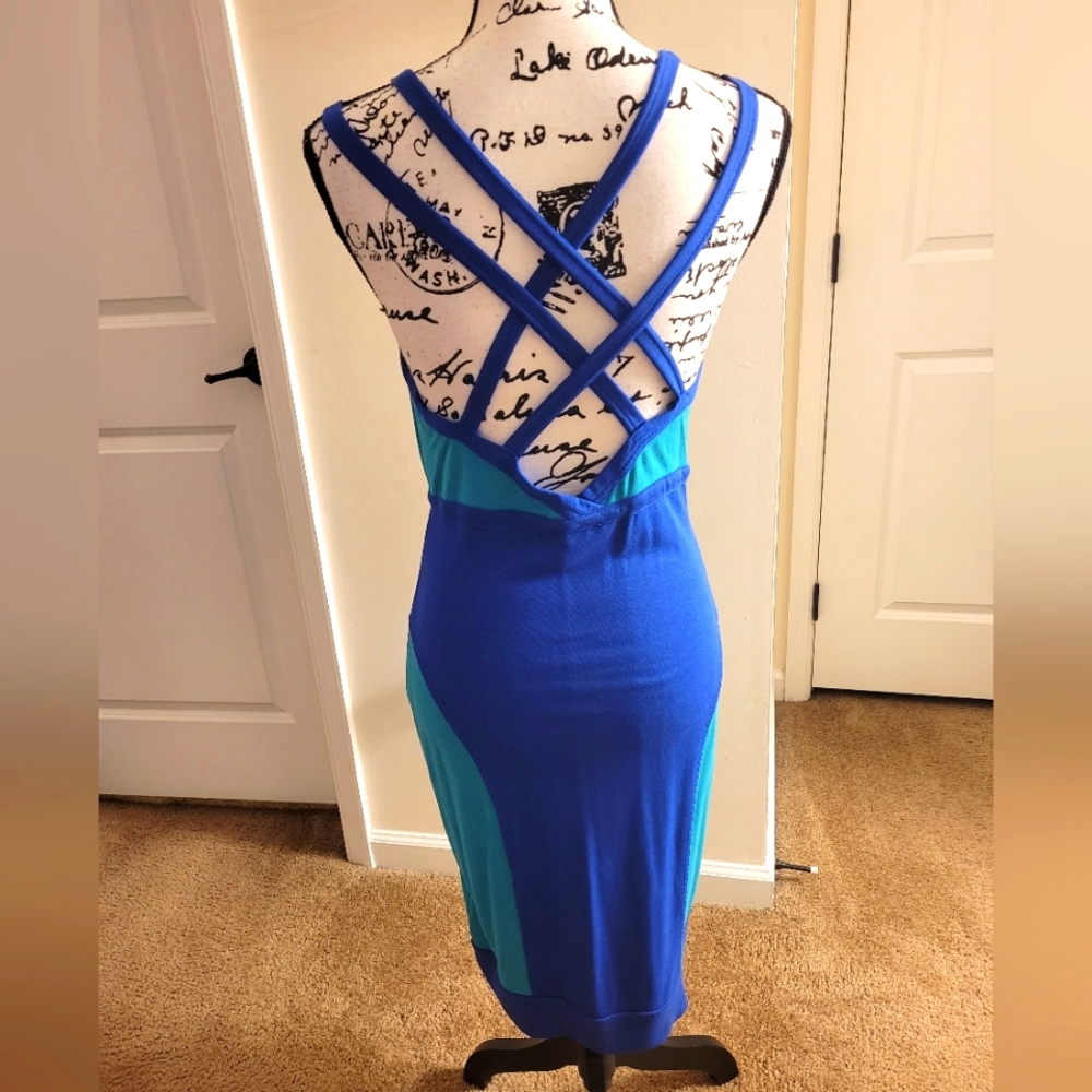 VENUS ~ Sexy Two-Tone Criss Cross Cut-Out Back Dress - Picture 3 of 4